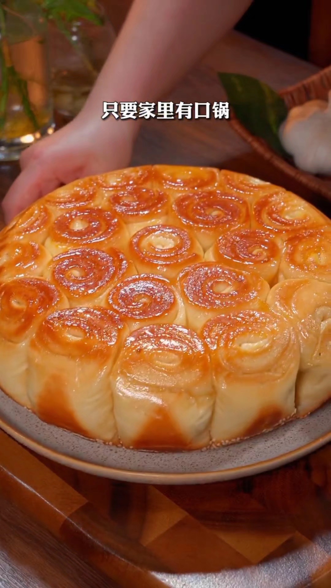 不用烤箱，也能做出松软拉丝的蜂蜜小面包