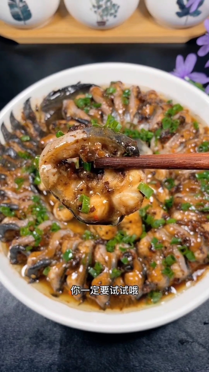 今天分享一道广东名菜，豉汁蒸白鳝，做法简单