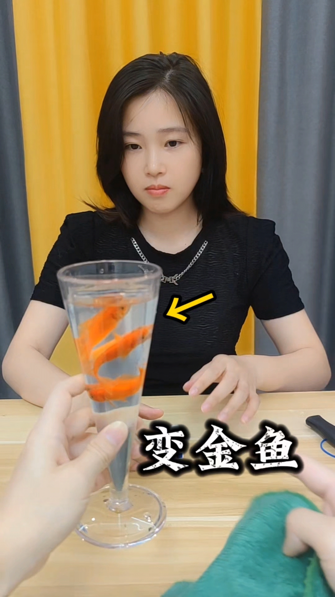 空杯变出鱼#魔术大揭秘 