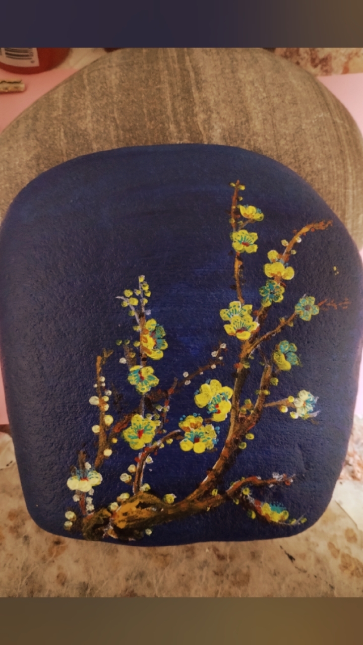 赞子石头画  五色梅花