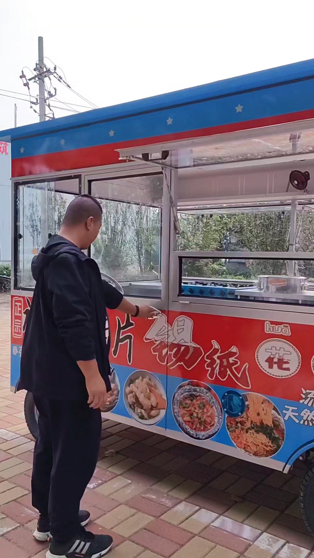 锡纸花甲粉,福鼎肉片流动餐车