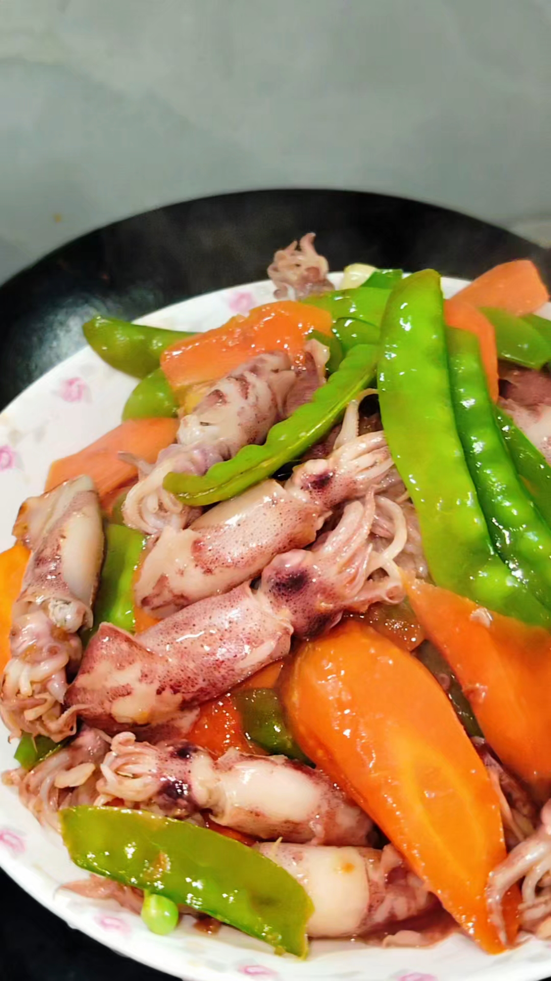 兰豆红萝卜炒鱿鱼仔