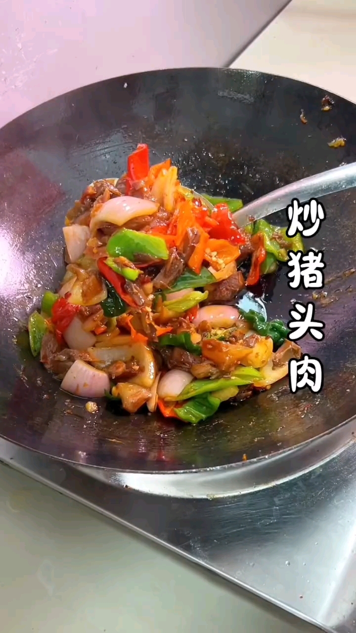 以后猪头肉别总拌着吃了,试试这个炒猪头肉好吃不油腻