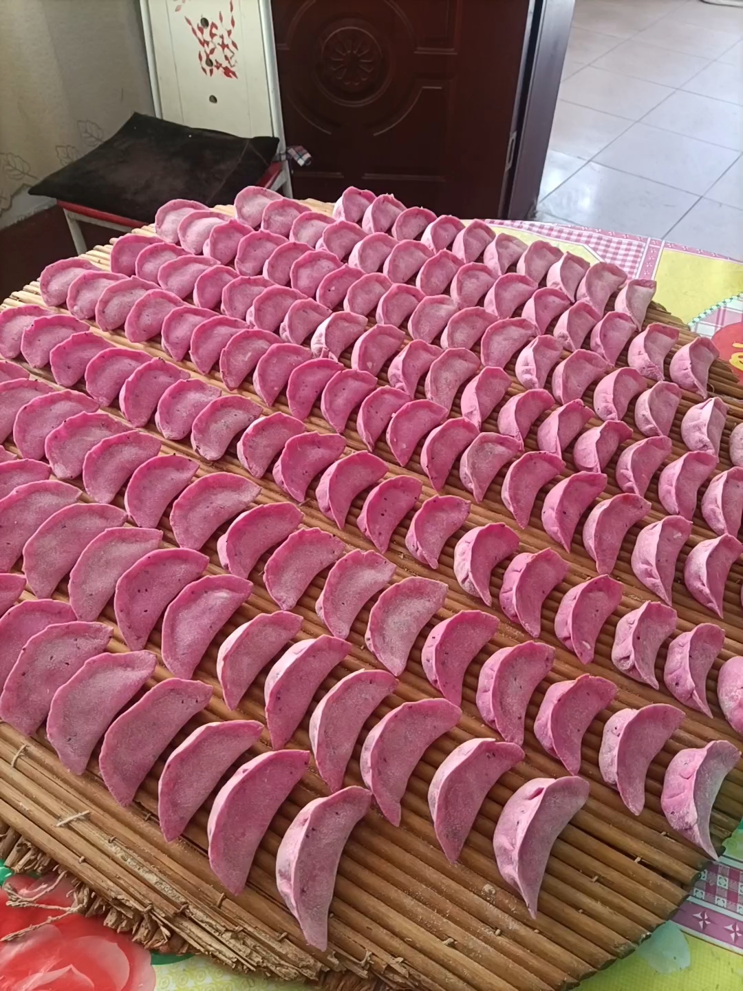 中国美食彩色饺子