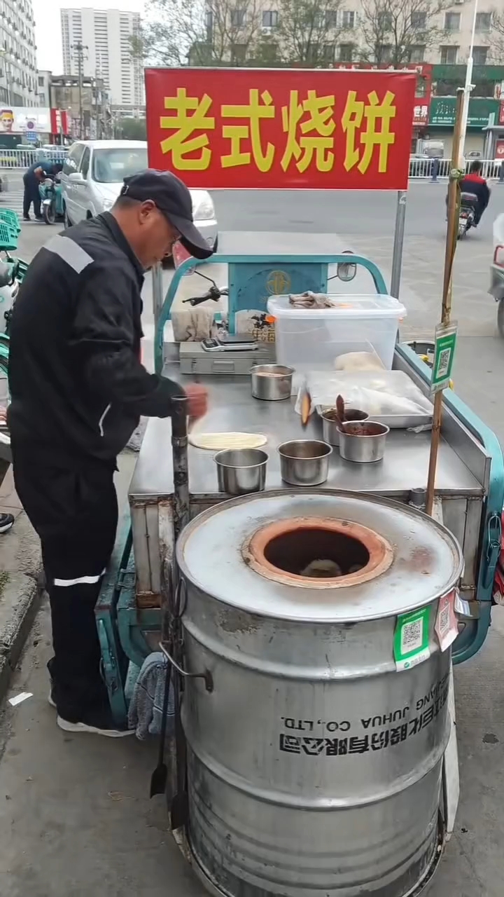 藏在阜阳路边摊的老式烧饼!好吃