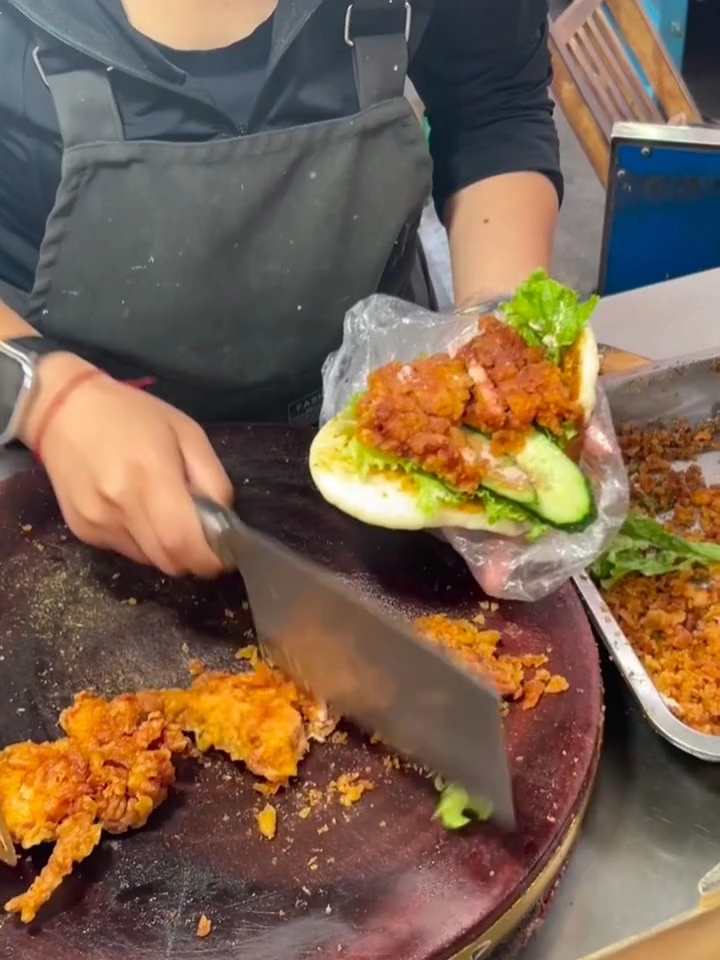 在滕州!谁还没吃过这家肉巨多的炸鸡馍!