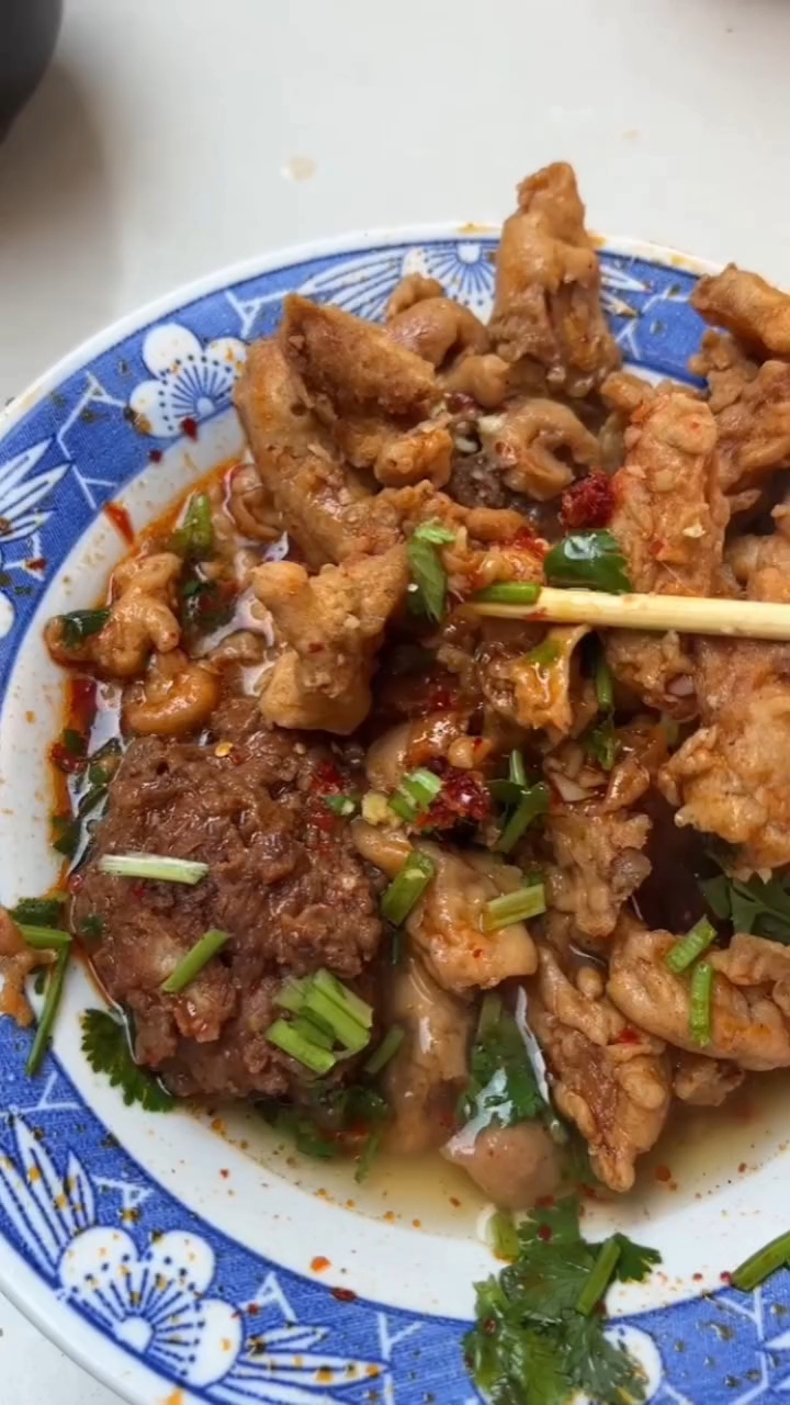 滕州从小吃到大街边美食!五块钱一碗再来个烧饼绝了