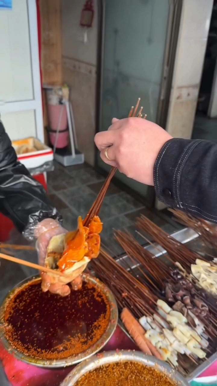 安康老鼓楼麻辣烫夹馍味道绝了