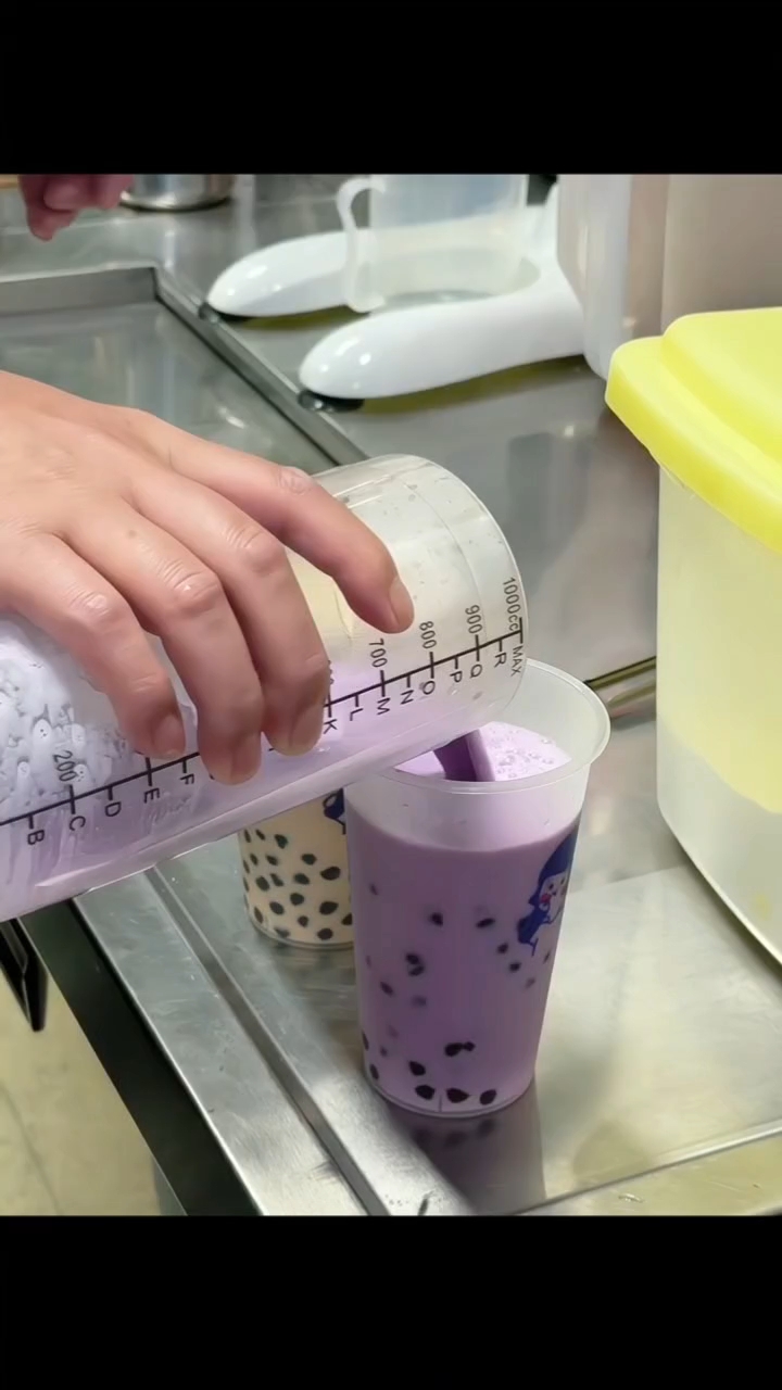 我好幸福啊!是小时候放学最爱喝的香芋奶茶!