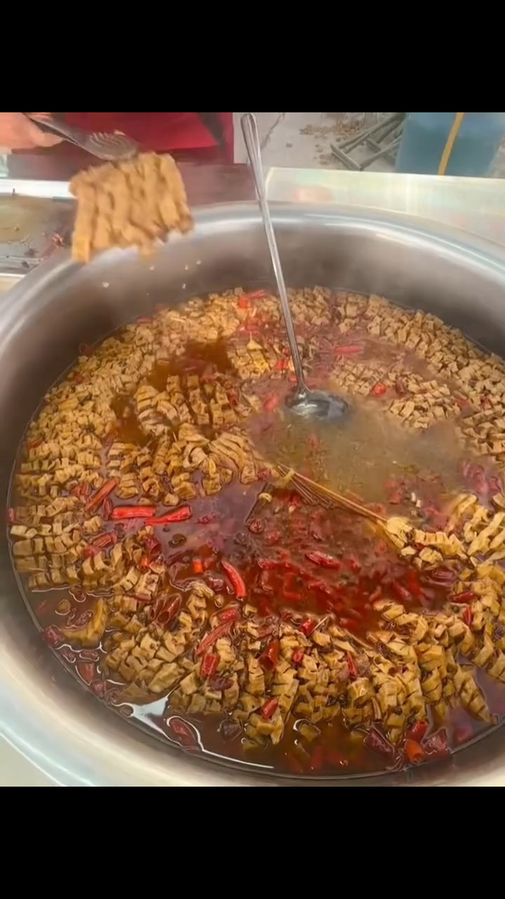 藏在石家庄特色鸡汁豆腐串!谁懂这一口啊