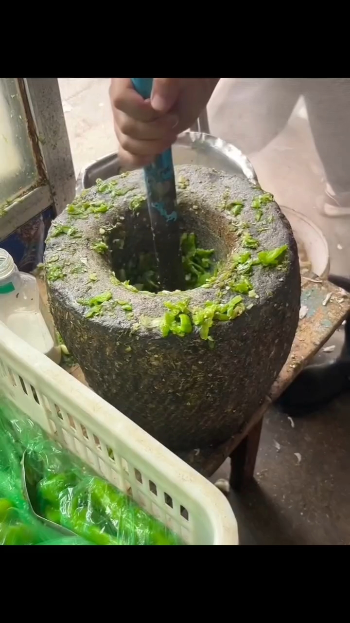 滕州大肉手擀面,辣椒子揣蒜 毒了!