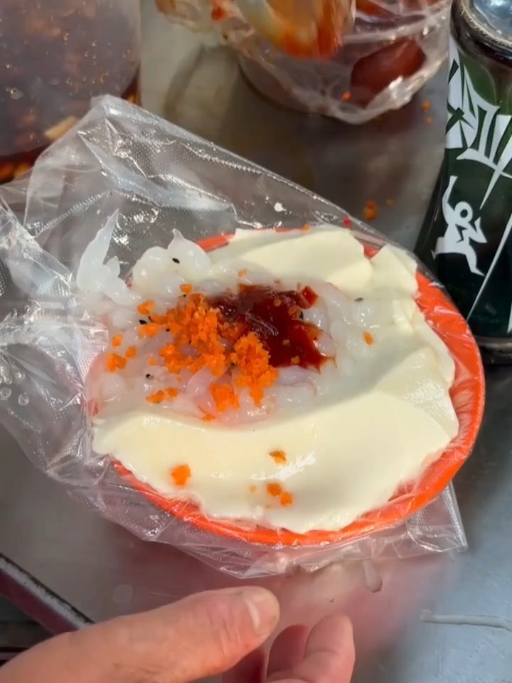 我第一次吃到,1块钱的豆腐脑蛙鱼鸡肉串!