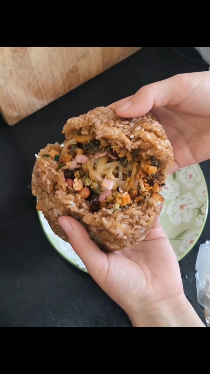 在合肥，吃到料超多的贵阳糯米饭团！！