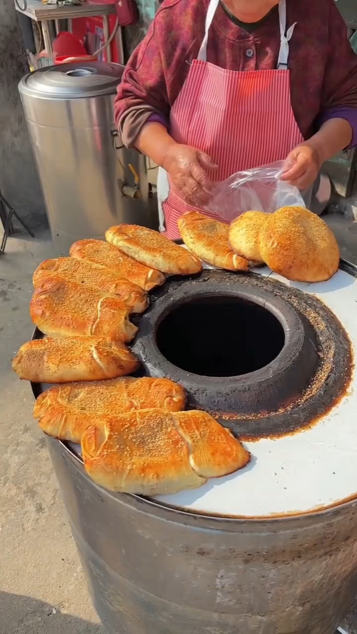 阜阳小区门口的老式烧饼