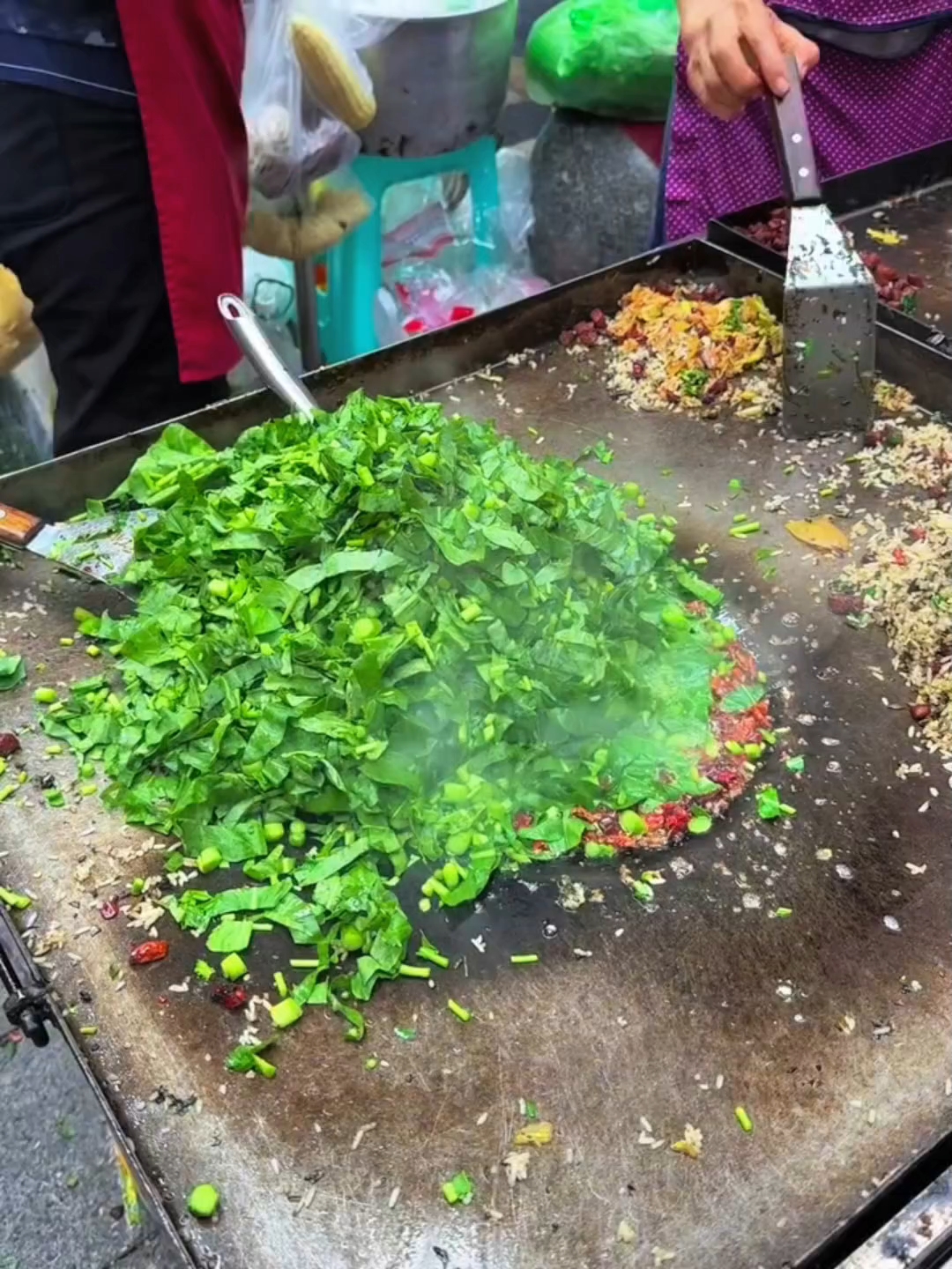 贵阳街头胡辣椒脆哨铁板炒饭......