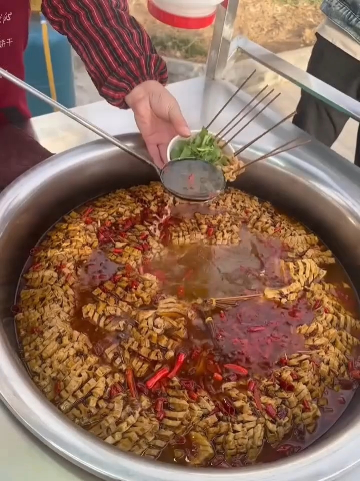 石家庄发现宝藏小吃——鸡汁豆腐串。软嫩入味,满口爆汁