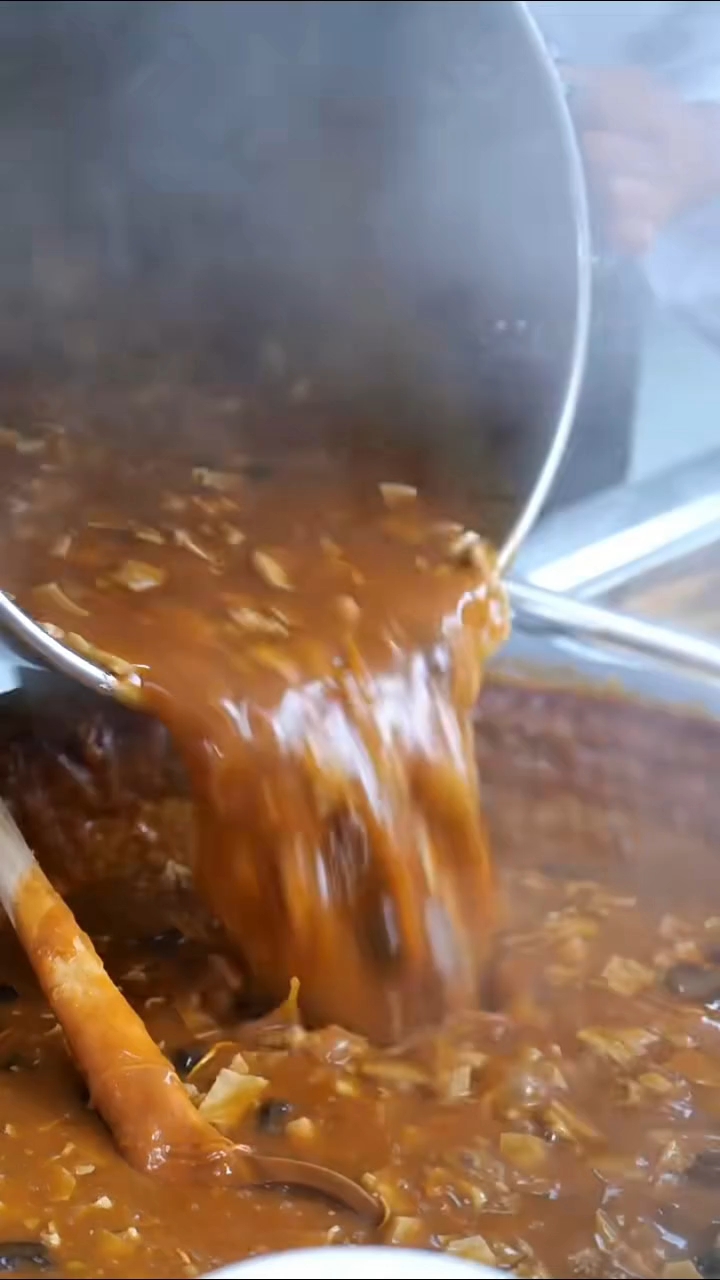 河南美食杠子油条,胡辣汤,看着就美味