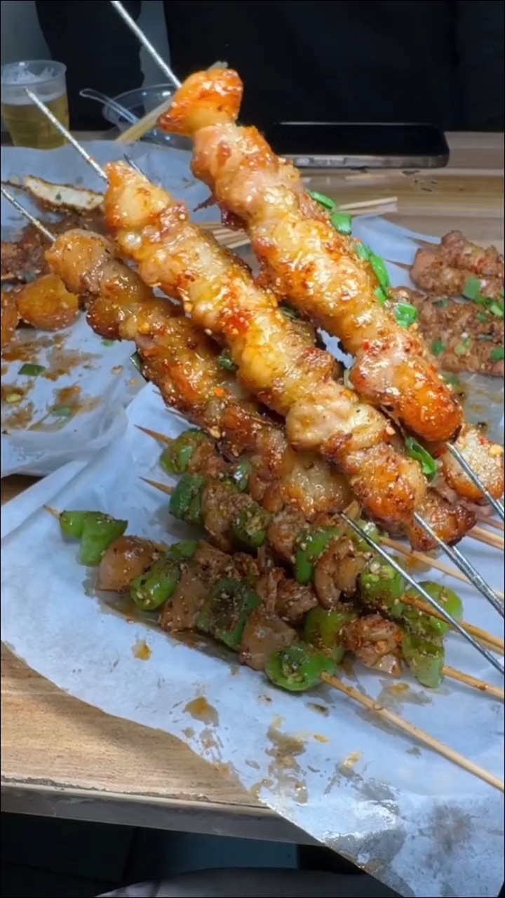 藏在石家庄胡同里的烧烤老店!缸炉烧饼夹羊肉串给我好吃晕了