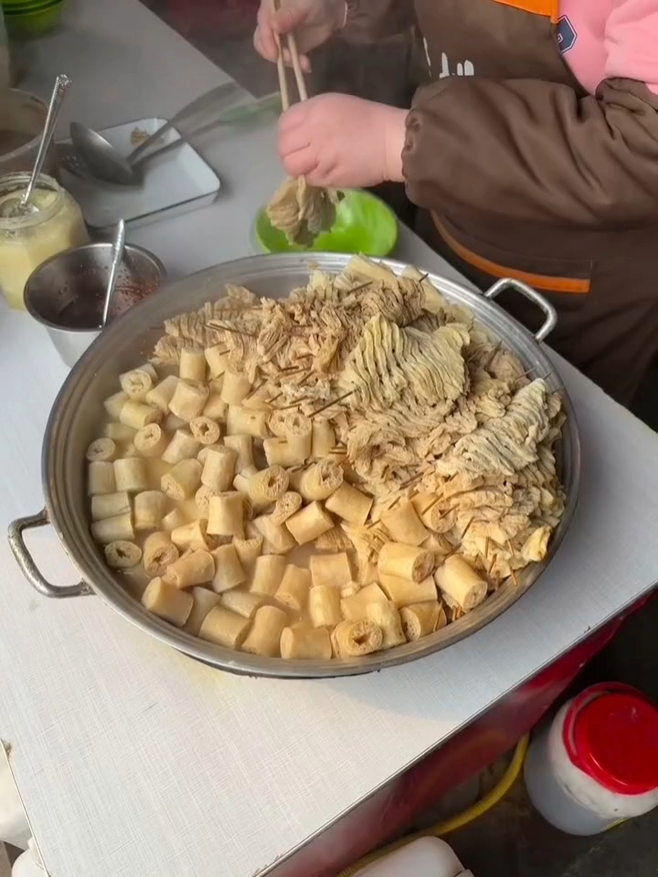 大排档里三十多年的鸡汁豆腐串真的能让我一天吃三顿!