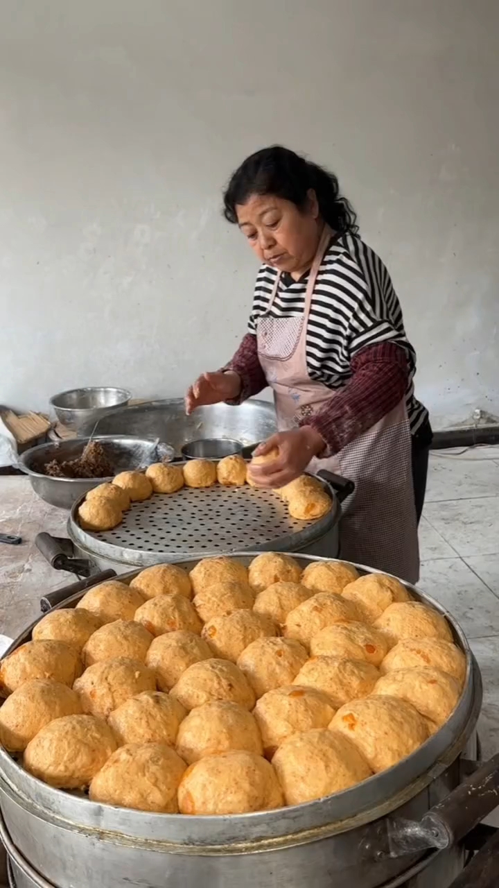 山西垣曲农村美食柿子面豆包馍
