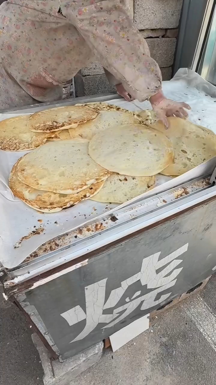 山东枣庄山亭特色大烧饼!香香软软的烙饼谁不爱吃呀