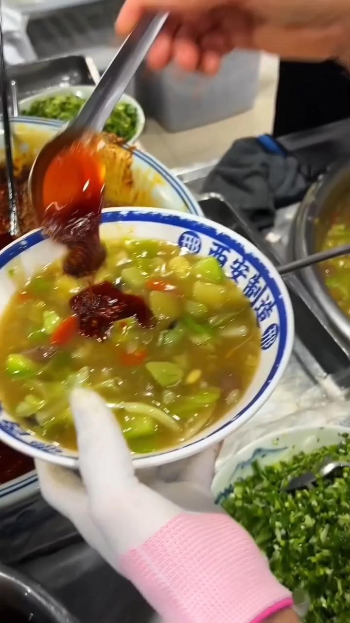 西安这个勾芡烩菜...好好吃啊... 