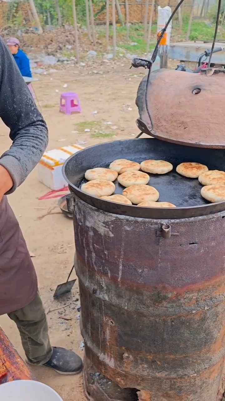 西九吉大集上的吊炉烧饼豆腐脑！味道绝了