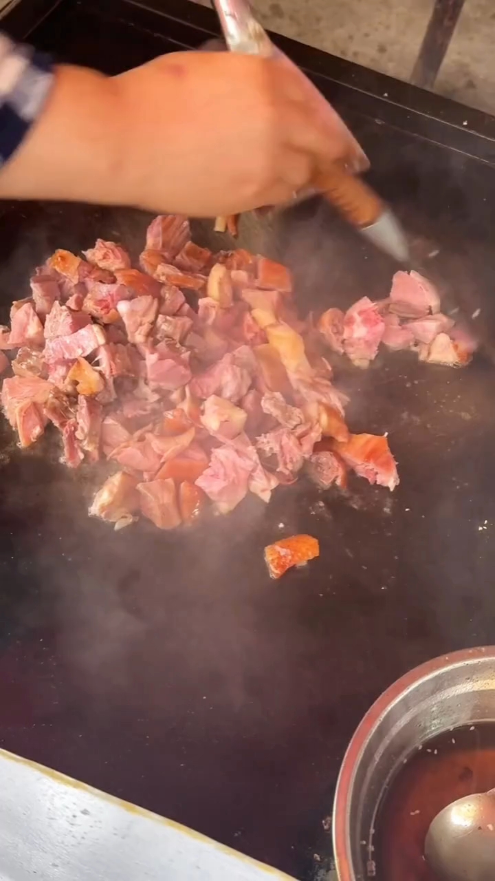 藏在菜市场里的铁板烤鸭