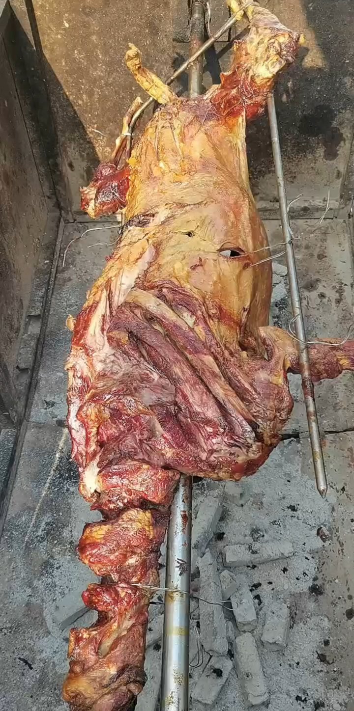 烧烤香飘，鱼肉鲜嫩惹人馋！