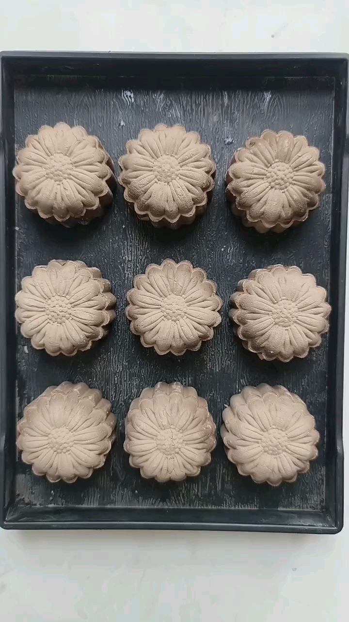 巧克力块,好看#颗粒冰 #彩色碎碎冰 #吃冰小姐姐 #酥脆冰