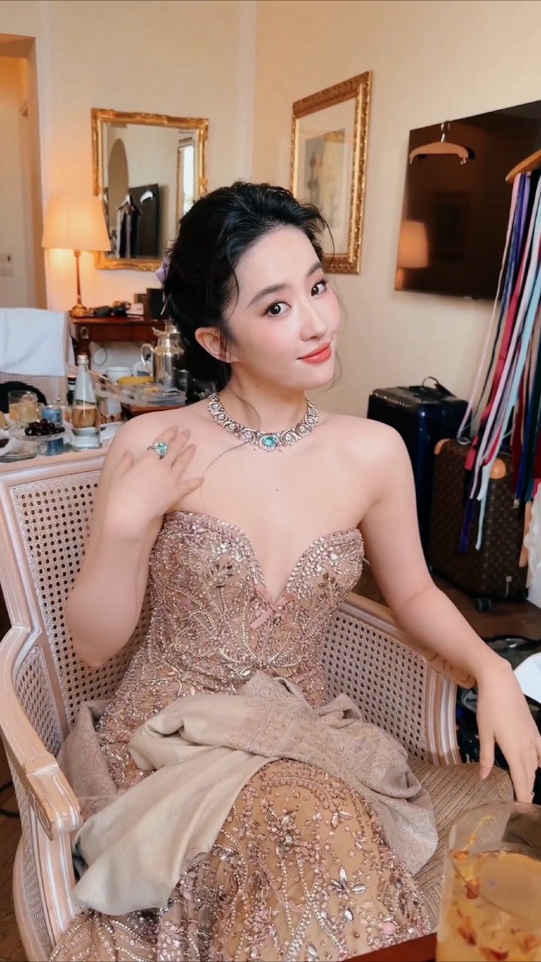 刘亦菲宝格丽活动新造型，美我一大跳，太有生命力了！