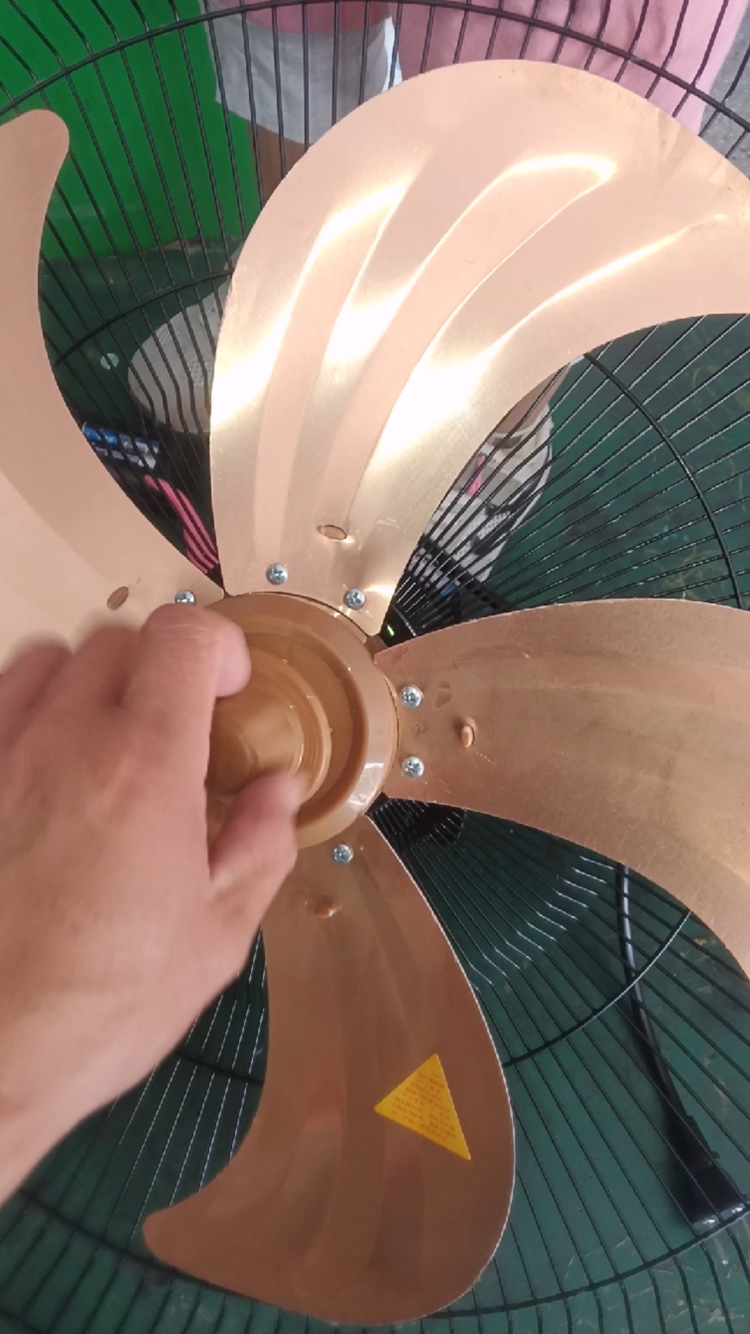 电风扇的风扇叶,怎么拆卸清洗的看看吧!