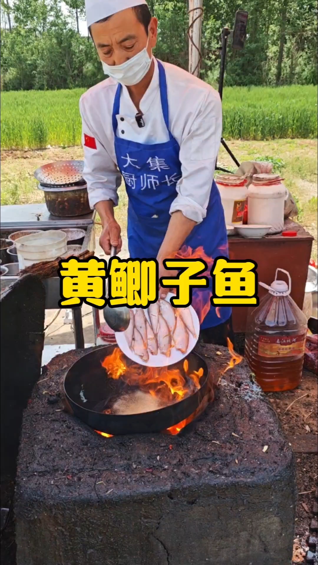 大集厨师长烧黄鲫子鱼煎鸡蛋,16块钱一份好吃不贵,嘎嘎香