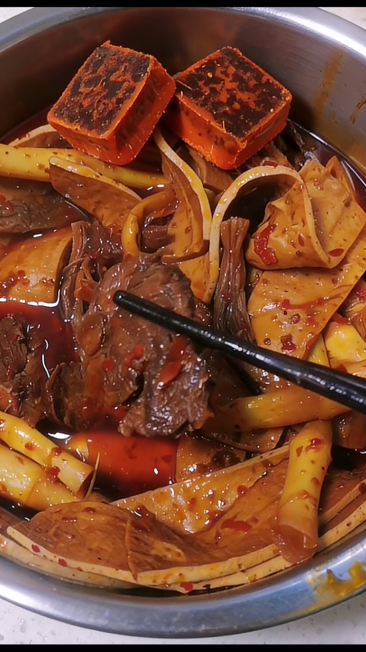 不用复杂调料,两块火锅底料炖出喷香家常菜!