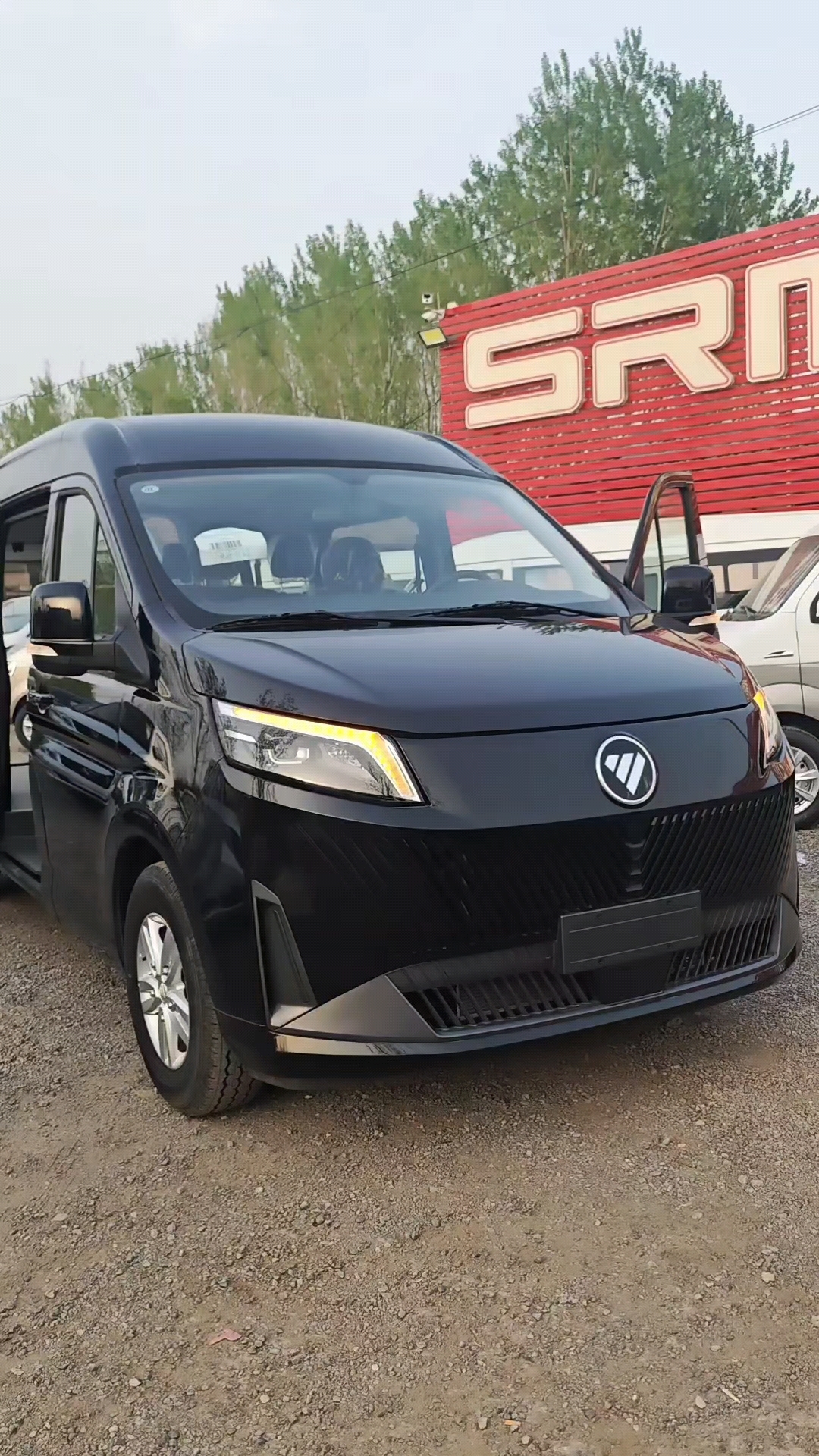 柴油版的7座大型商务车