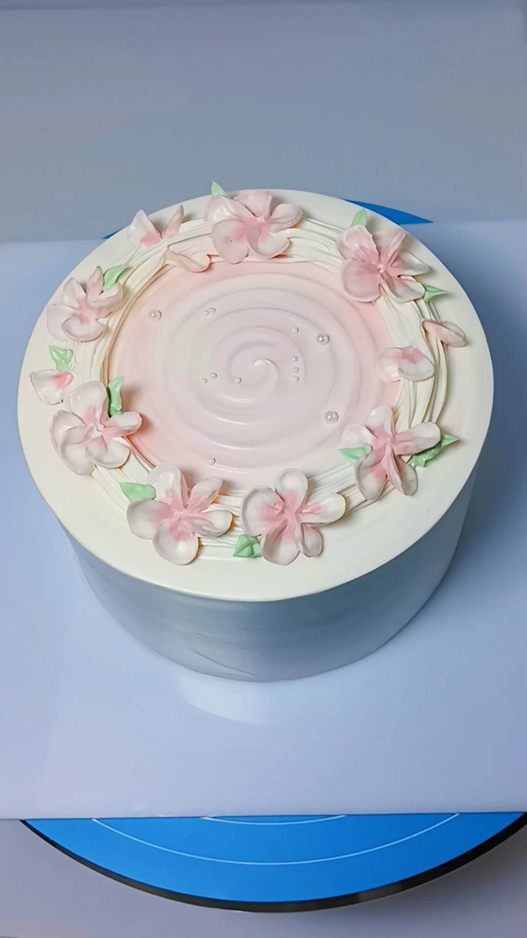 做个简约五瓣花蛋糕