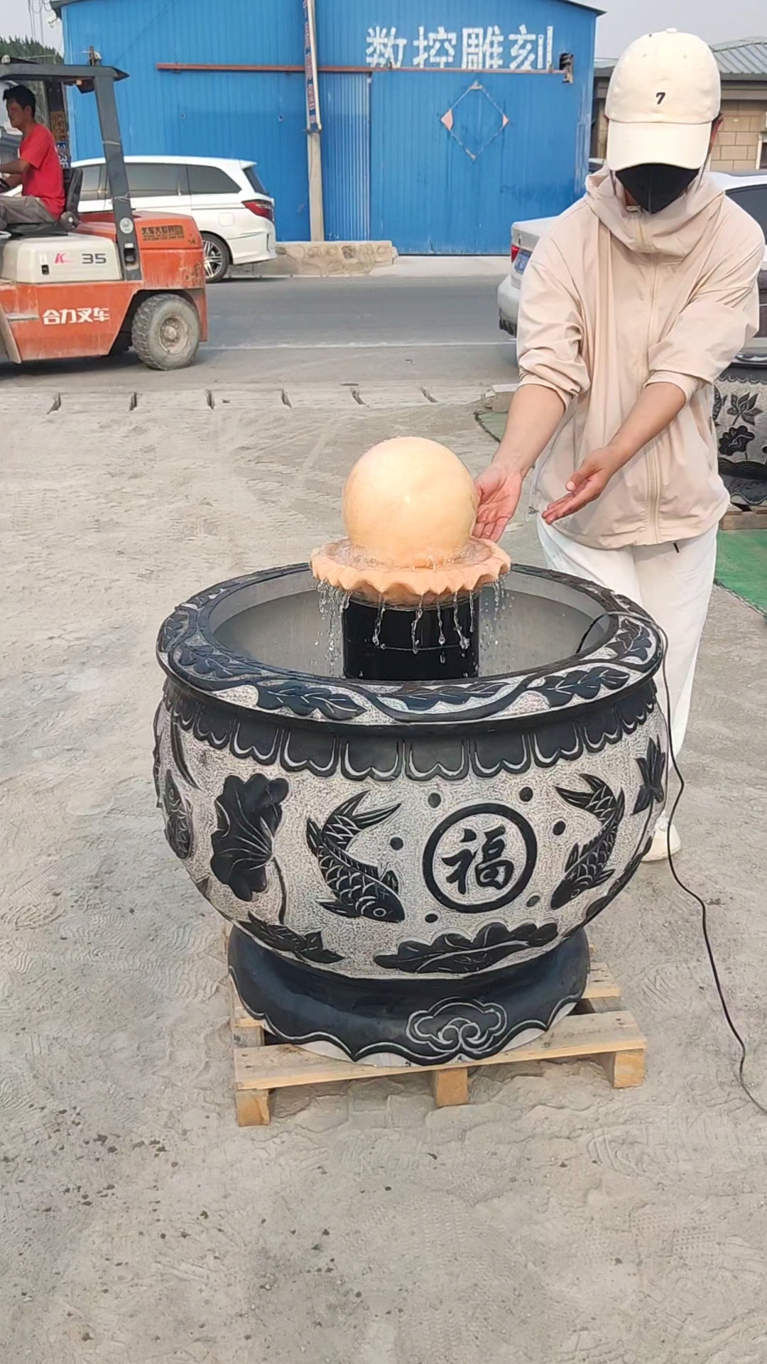 这水景太治愈了!福字鱼缸+旋转球,好运哗啦啦流出来?#石雕鱼缸#流水景观#庭院水景#真实生