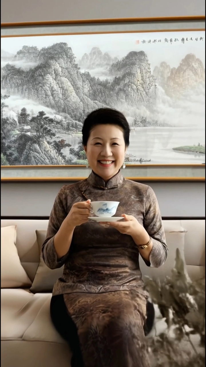 客厅山水挂画:新中式韵味