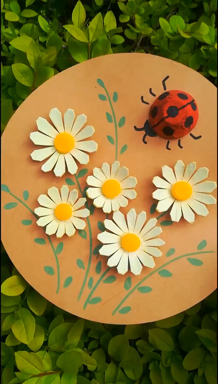 蛋托小雏菊加瓢虫立体画制作