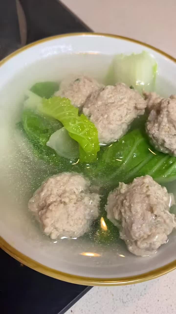 青菜肉丸子汤可以说是我一生中最爱,好喝～