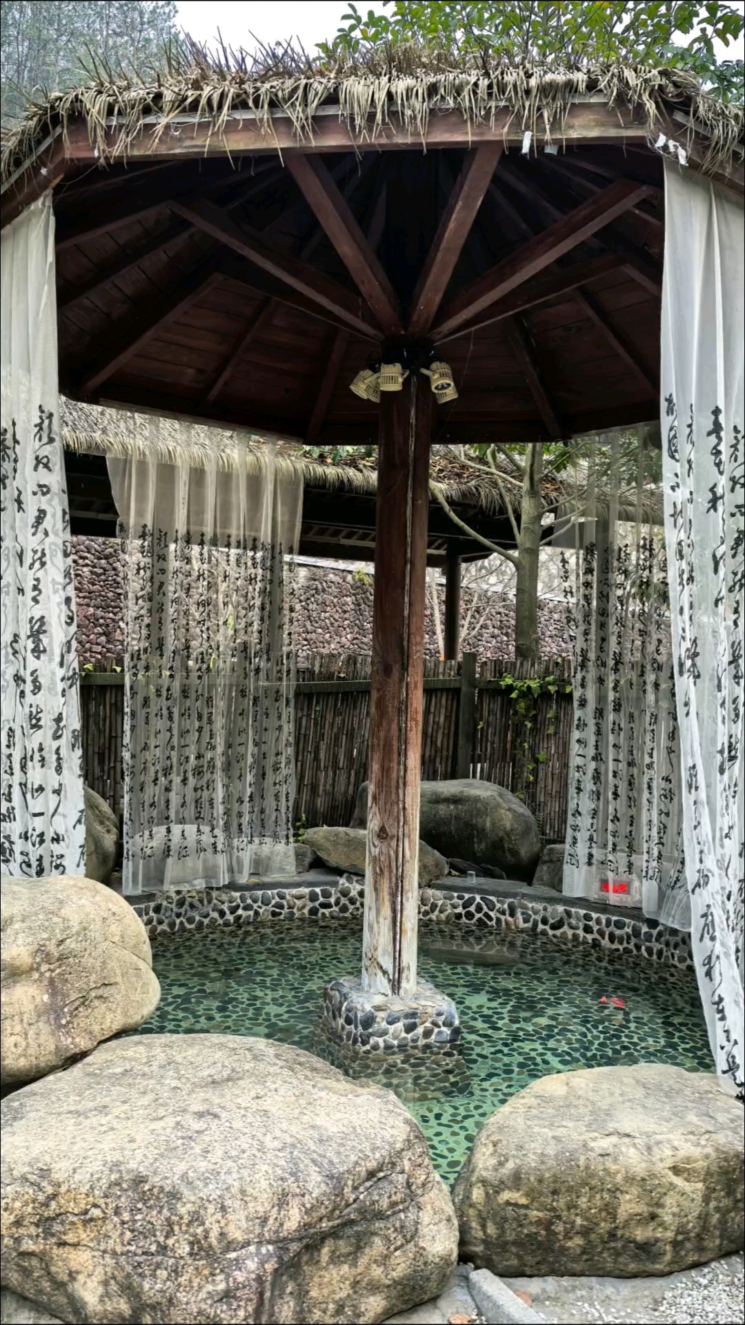 冬季最适合泡汤啦!横店梦泉谷温泉汤池种类好多,都看看喜欢哪种