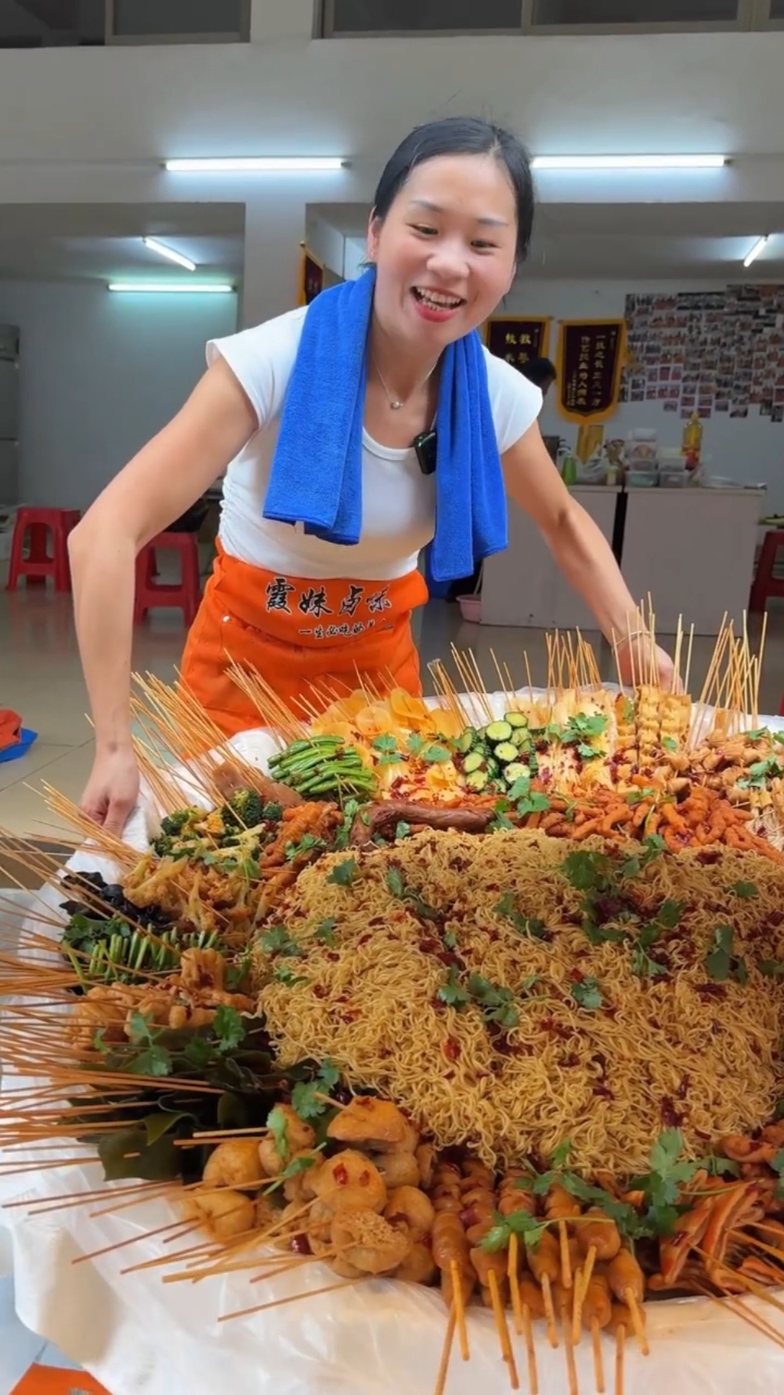 今天去摆摊,死都不做打工人麻辣烫开启