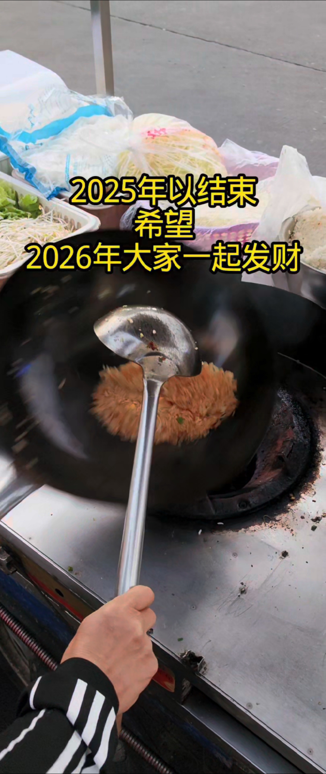 蛋炒饭教程:蛋炒饭炒得香，不光香哭邻居，还能香到你心里。