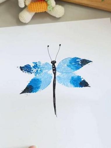 水粉颜料画 用树叶拓印出来的翅膀真的好漂亮#创意美术 #儿童画 #幼儿园手工 #亲子手工 