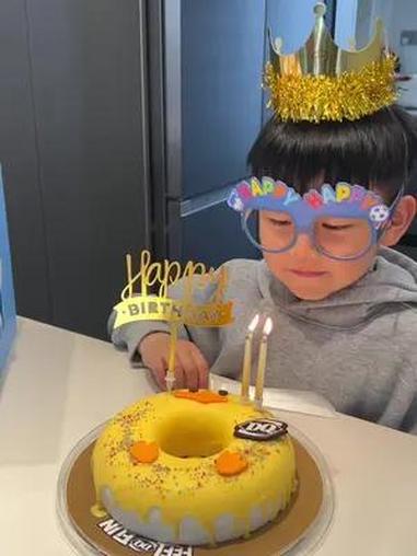 终于等到可以吃冰淇淋蛋糕的天气了 过生日要有仪式感 生日蛋糕 dq冰淇淋蛋糕 漫画里走出来