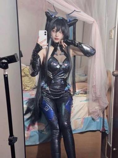 小美人鱼～cos 胜利女神nikke 小美人鱼 赛莲 nikke