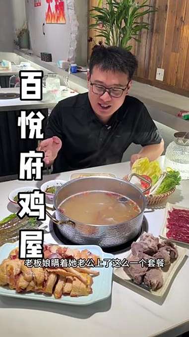 海宁有一家巨好吃的鸡煲,名字很奇特,鸡屋 味道那是相当哇塞,附近的朋友可以来尝一下,推荐 