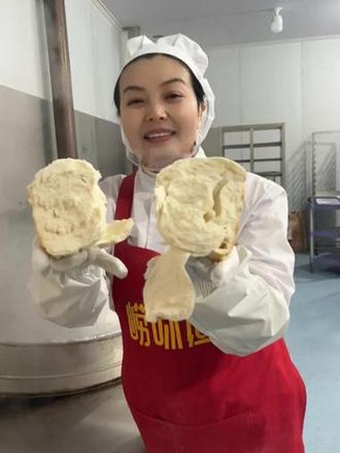崂山泉水 + 木柴铁锅蒸,这才叫原味#王哥庄大馒头 #非遗