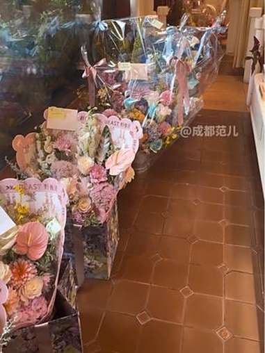 成都太古里七夕节的野兽派!店里摆满了订购的花 谁那么幸福 成都 七夕节礼物 七夕节鲜花 野