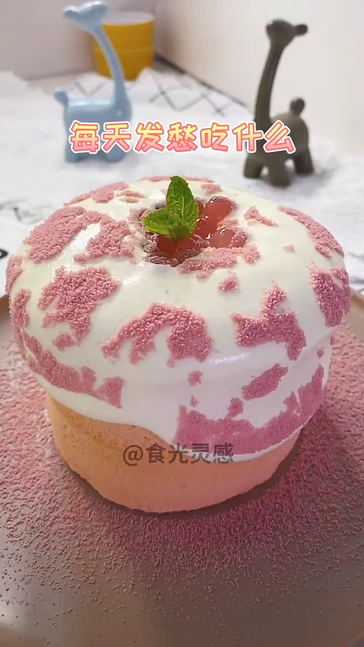 #潮新生报到# #我的美食分享# 粉奥利奥戚风爆浆蛋糕粉粉仙女爱,颜值爆表简单易学 ,赶快